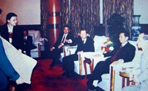 江西亞?wèn)|建廠(chǎng)初期，中共中央政治局常委、前江西省委書(shū)記吳官正給予極大支持。