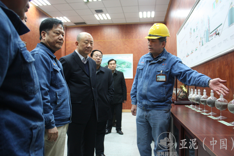2011年12月28日，湖北省田承忠副省長(zhǎng)視察湖北亞?wèn)|