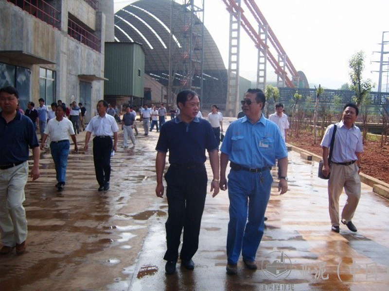 2010年6月，武穴市吳美景市長(zhǎng)視察黃岡亞?wèn)|