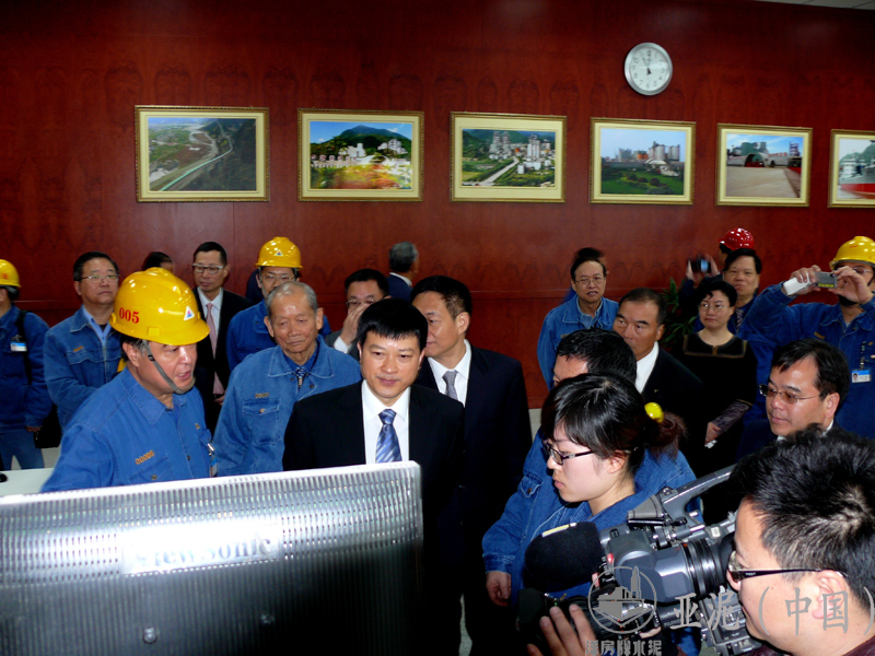 2010年3月14日，成都市委副書(shū)記唐川平視察四川亞?wèn)|