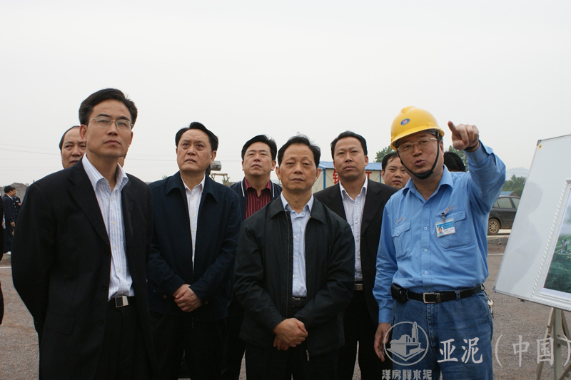 2009年4月，保監(jiān)會(huì)主席吳定富、黃岡劉雪榮市長(zhǎng)、武穴張社教書(shū)記視察黃岡亞?wèn)|