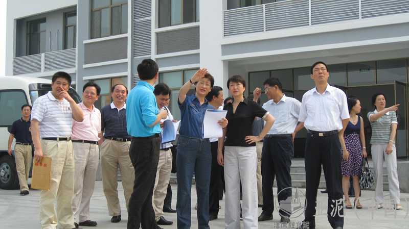 2008年7月27日，時(shí)任揚(yáng)州市長(zhǎng)王燕文、副市長(zhǎng)聞道才視察揚(yáng)州亞?wèn)|