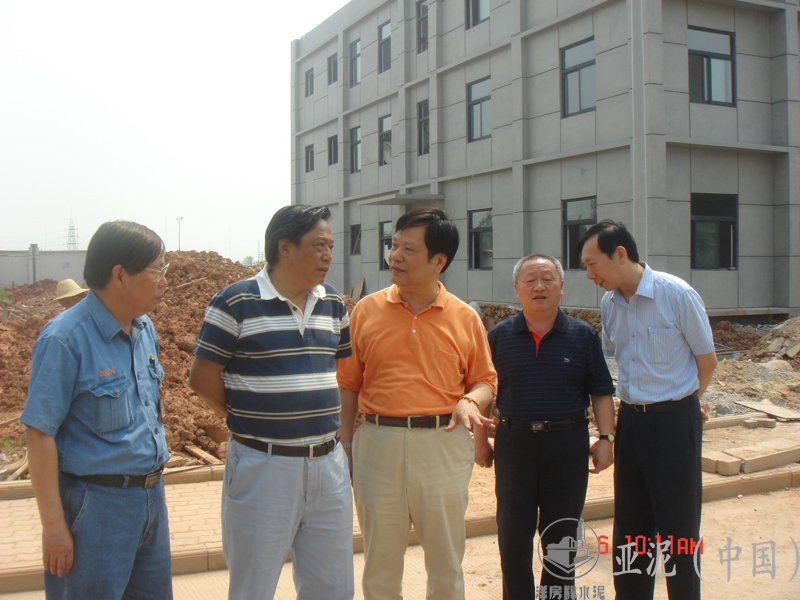 2008年6月6日，原武漢市市委常委，市人大常委會(huì)副主任張代重視察湖北亞?wèn)|