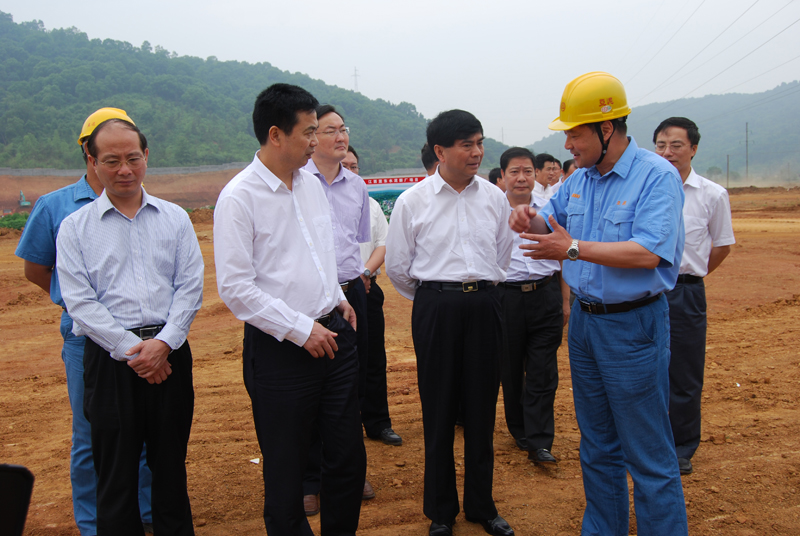 2011年6月3日，江西省副省長(zhǎng)洪禮和一行視察江西亞?wèn)|五、六期工地