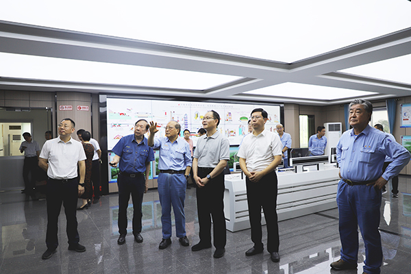 2023年8月14日，江西省委臺(tái)辦主任張鋒一行調(diào)研江西亞?wèn)|水泥公司